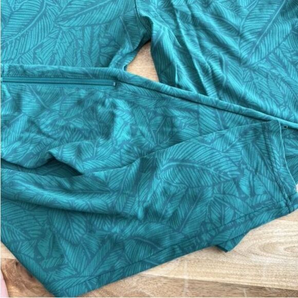 Betabrand Green Leaf Print Stretch Pull On Pants Women Size Medium Long Yoga ML - Picture 5 of 8